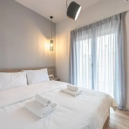 Urban & Spacious Apartment Near Metro With Rooftop Acropolis View Access-2